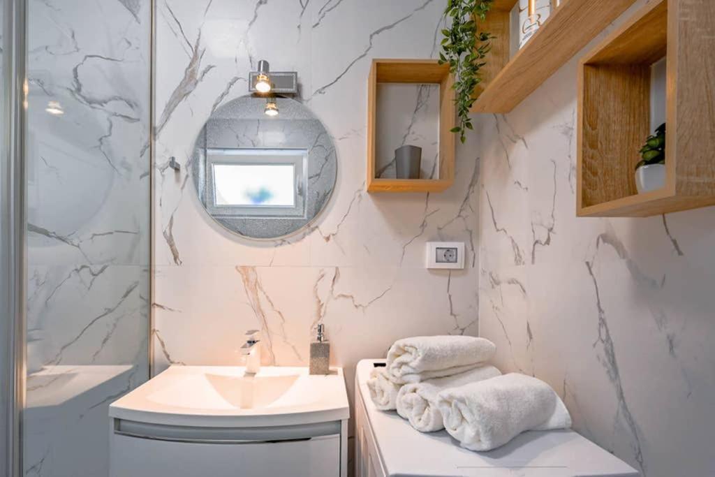 Apartment Noemi With A Direct Beach View Rabac Exterior foto