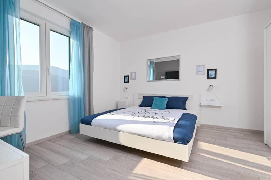 Apartment Noemi With A Direct Beach View Rabac Exterior foto
